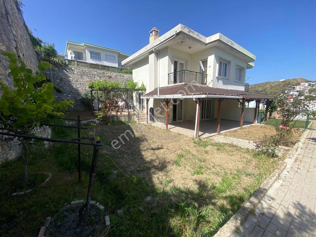 Seferihisar Doğanbey Yelken Sitesi'nde Satılık Kısmi Deniz Manzaralı 3+1 Dubleks Villa