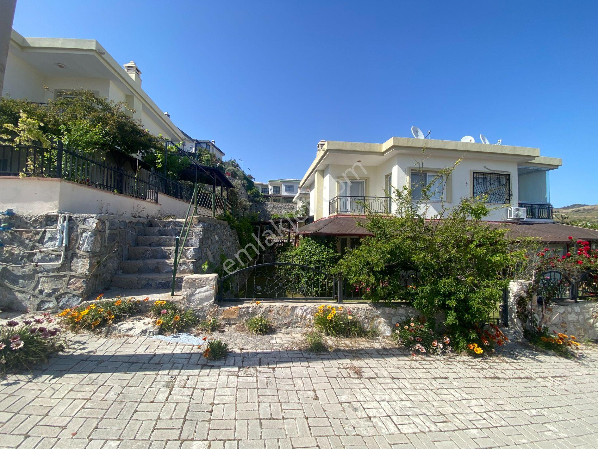 Seferihisar Doğanbey Yelken Sitesi'nde Satılık Kısmi Deniz Manzaralı 3+1 Dubleks Villa - Görsel 3