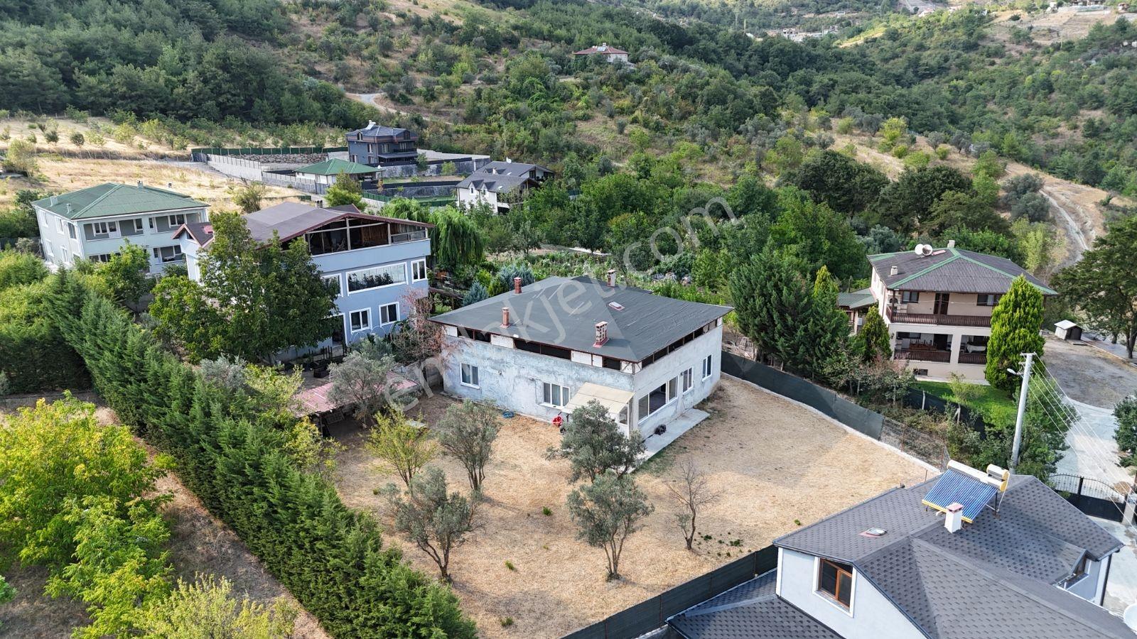 Sakarya Geyve Köprübaşı 1000 M2 Arsa İçinde 330 M2 Müstakil Ev