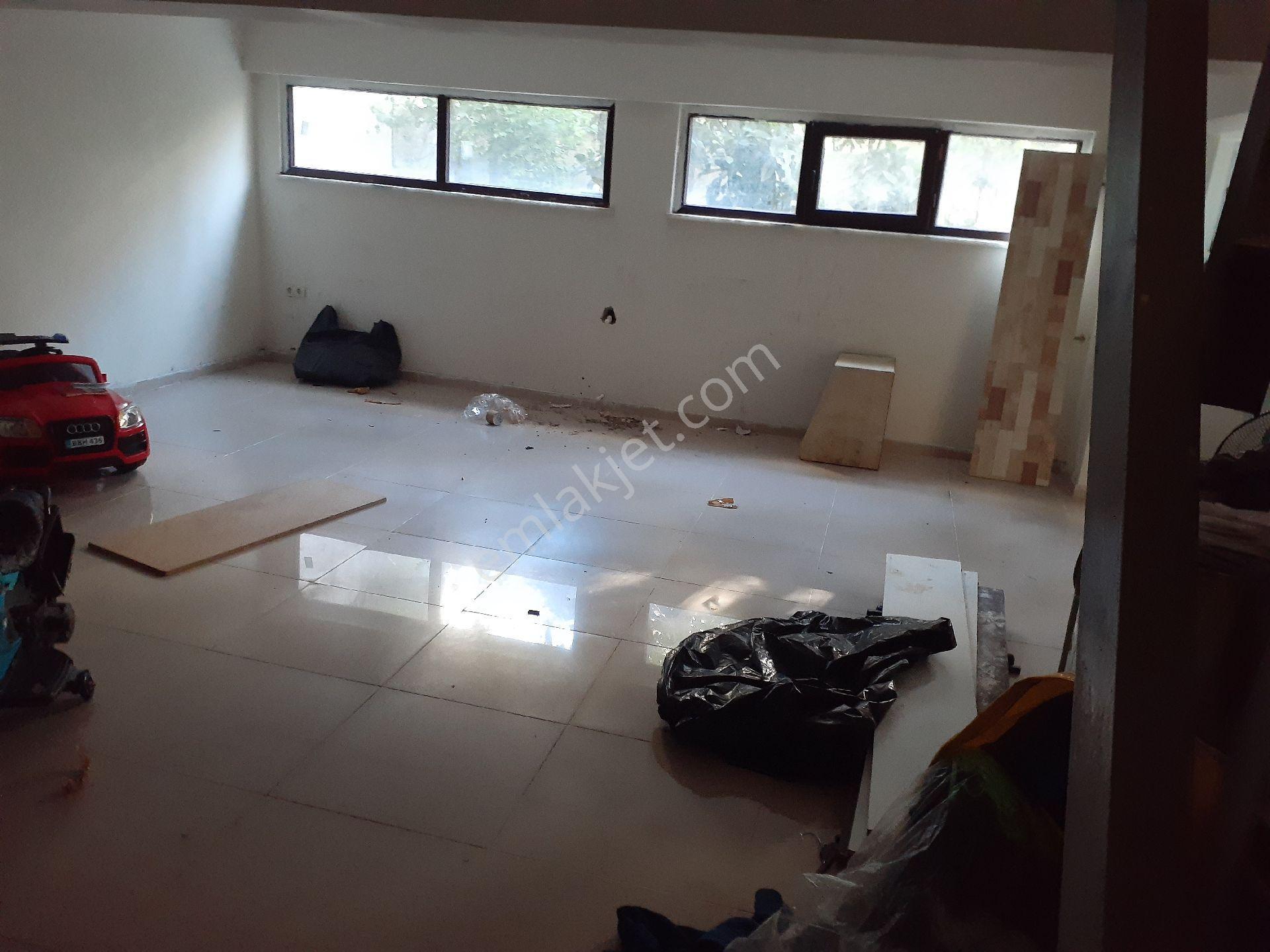 Fati. Kocamustafapasa Sümbülefendi De Kiralı. Depolu Dükkan B - Görsel 3