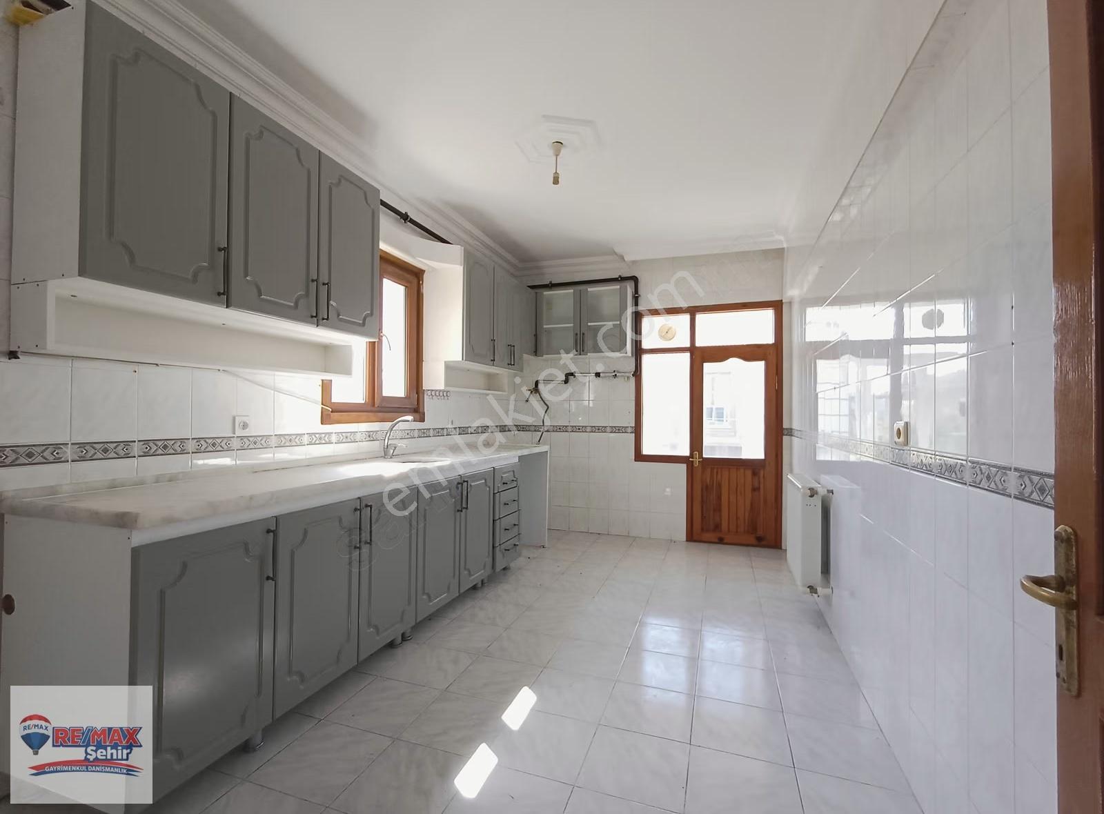 Kadıköy Özden Mahallesinde Satılık 5+2 Tribleks Villa - Görsel 18