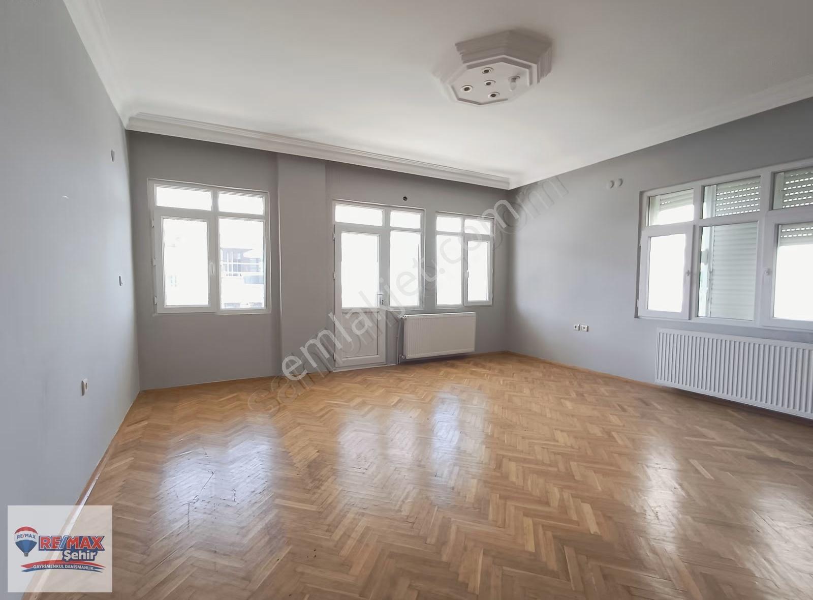 Kadıköy Özden Mahallesinde Satılık 5+2 Tribleks Villa - Görsel 31