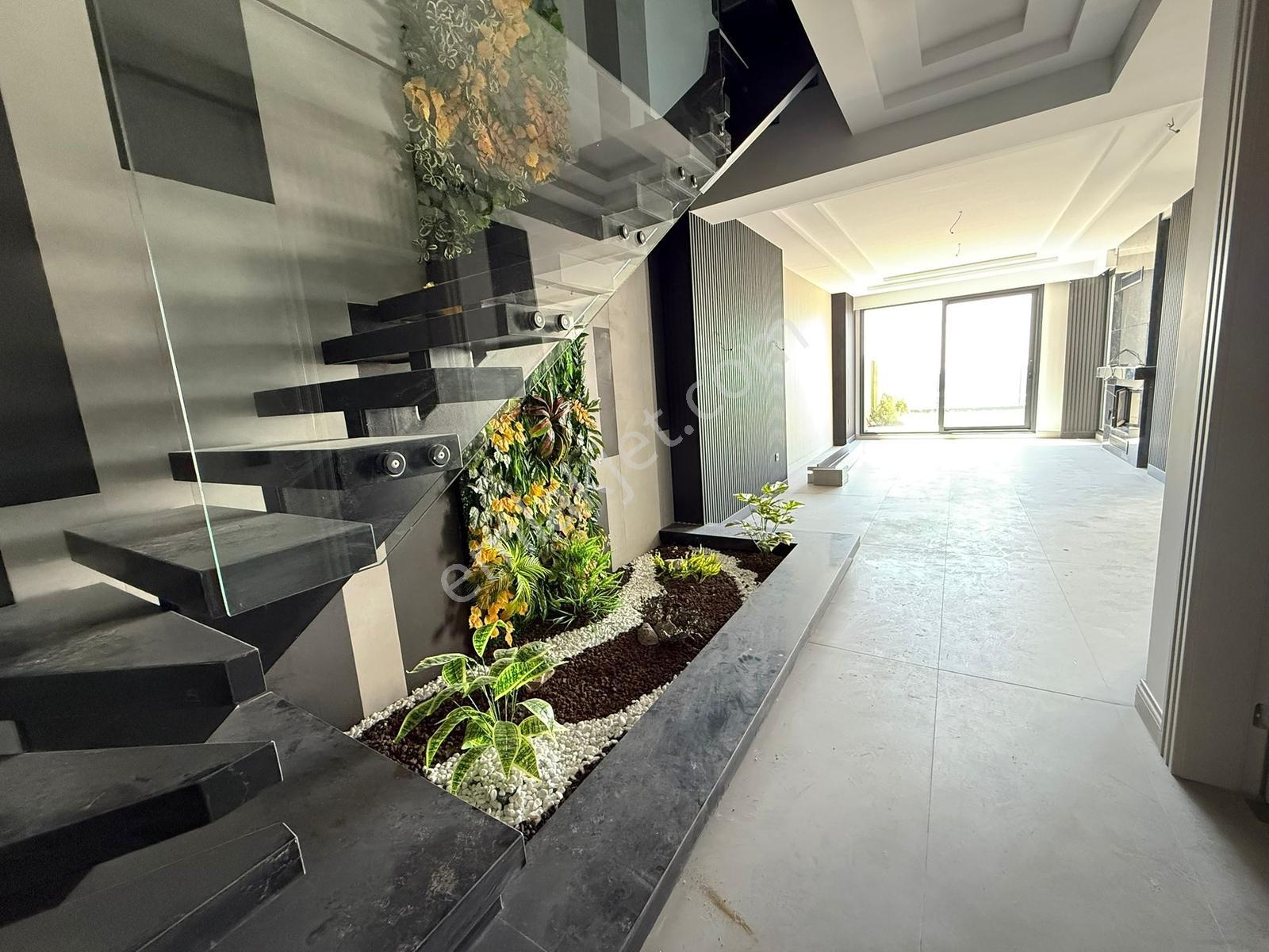 Profasor *dan Demirci *de 4+1 Satılık Villa Eşne