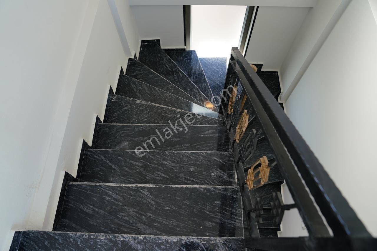 Denize Yakın, Geniş Bahçeli, Önü Kapanmaz Yeşil Alan Lüks Villa - Görsel 24