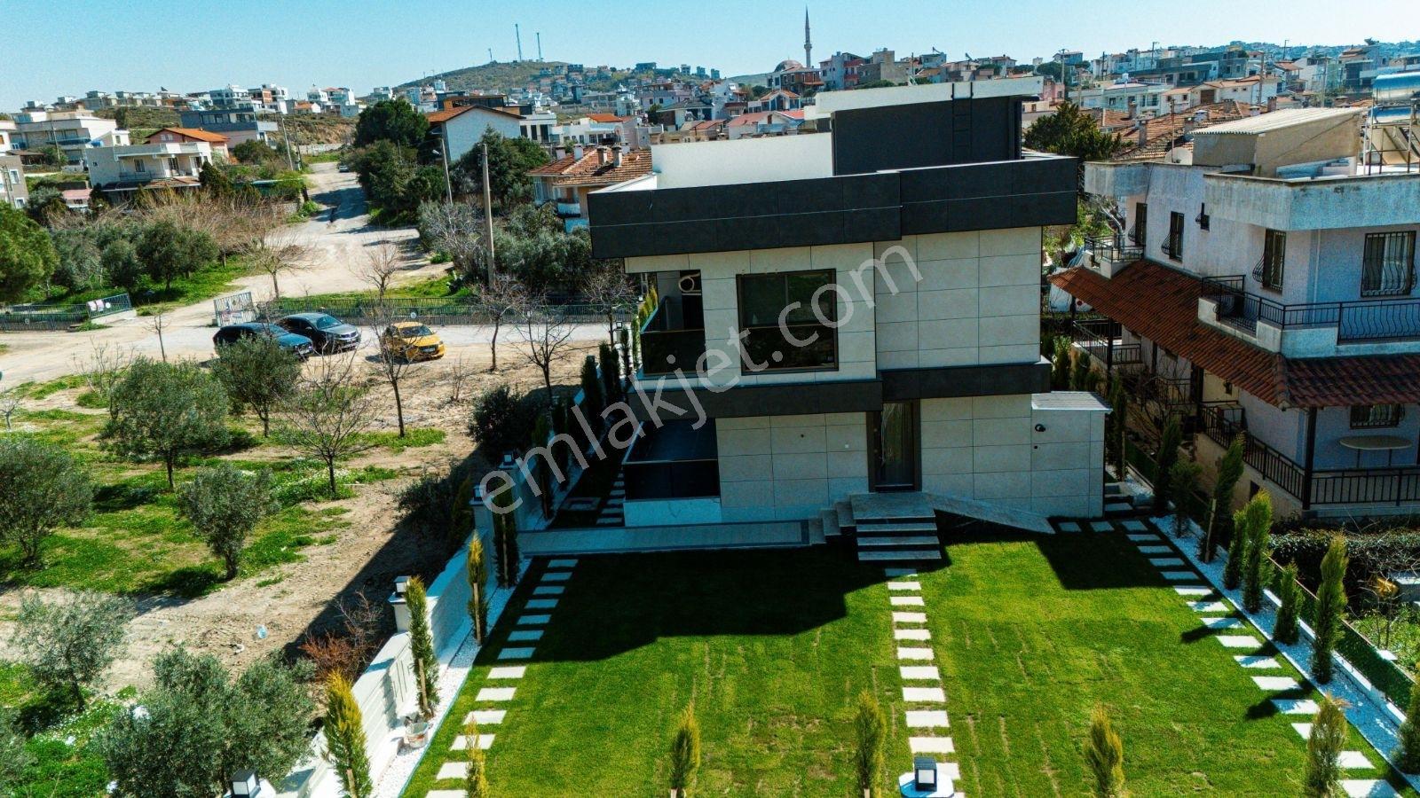Denize Yakın, Geniş Bahçeli, Önü Kapanmaz Yeşil Alan Lüks Villa - Görsel 13