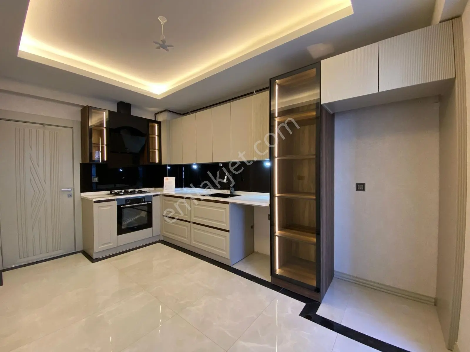 Uluğbey Mh Pera Palace'da Satılık Oturuma Hazır 3+1 Lüks Daire