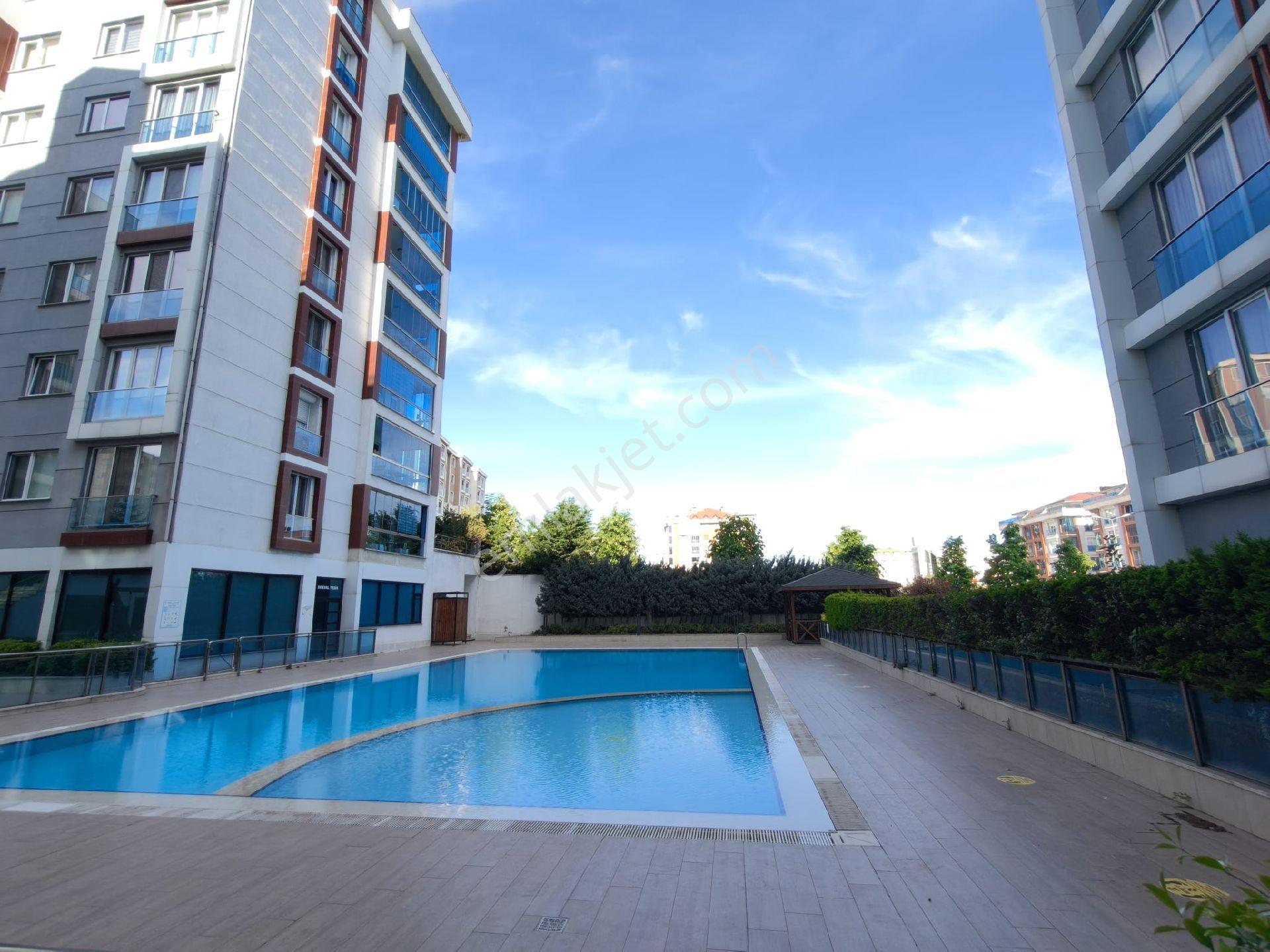 Beylikdüzü Adnan Kahvecıde Site İçinde 2+1 120m2 Ebeveyın Banyolu Kiralık Daire - Görsel 2