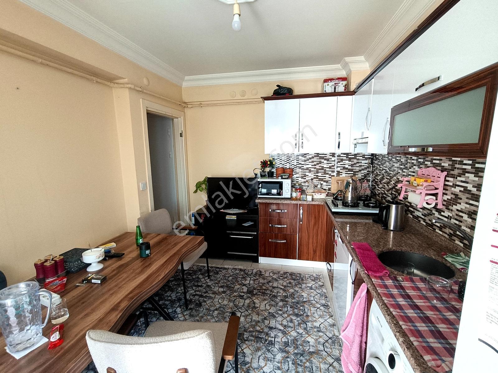Çamlıca'da Çift Cepheli, Boyalı, Tramvaya Yakın Kiralık 2+1 - Görsel 10