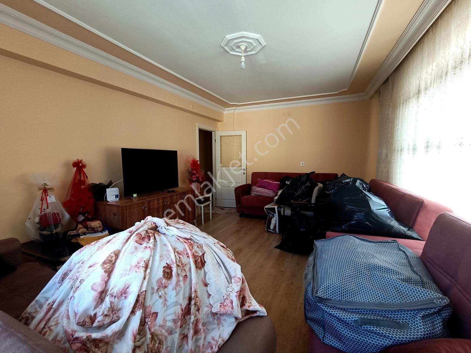Çamlıca'da Çift Cepheli, Boyalı, Tramvaya Yakın Kiralık 2+1 - Görsel 3