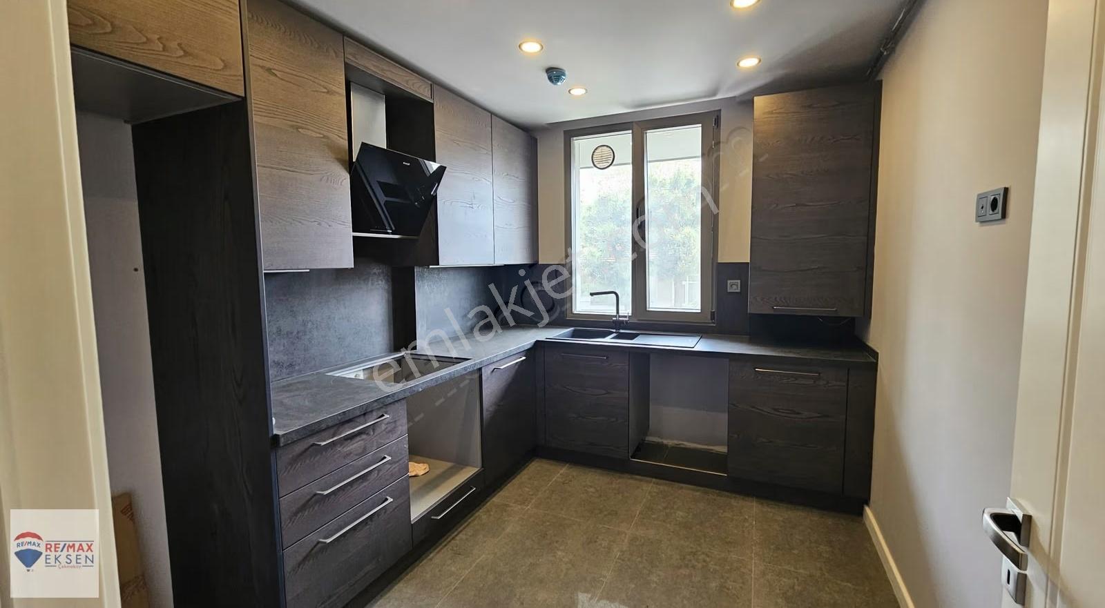 Satılık Üsküdar Burhaniye'de 259 M2 5+1 Dublex Daire Otoparklı - Görsel 27
