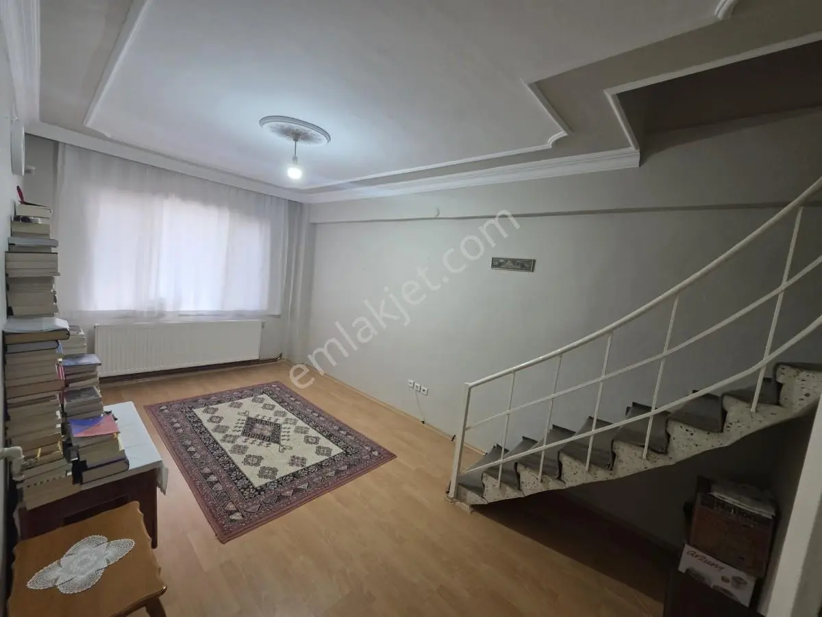 Gaziosmanpaşa Şemsipaşa'da Satılık Ferah 4+1 Daire
