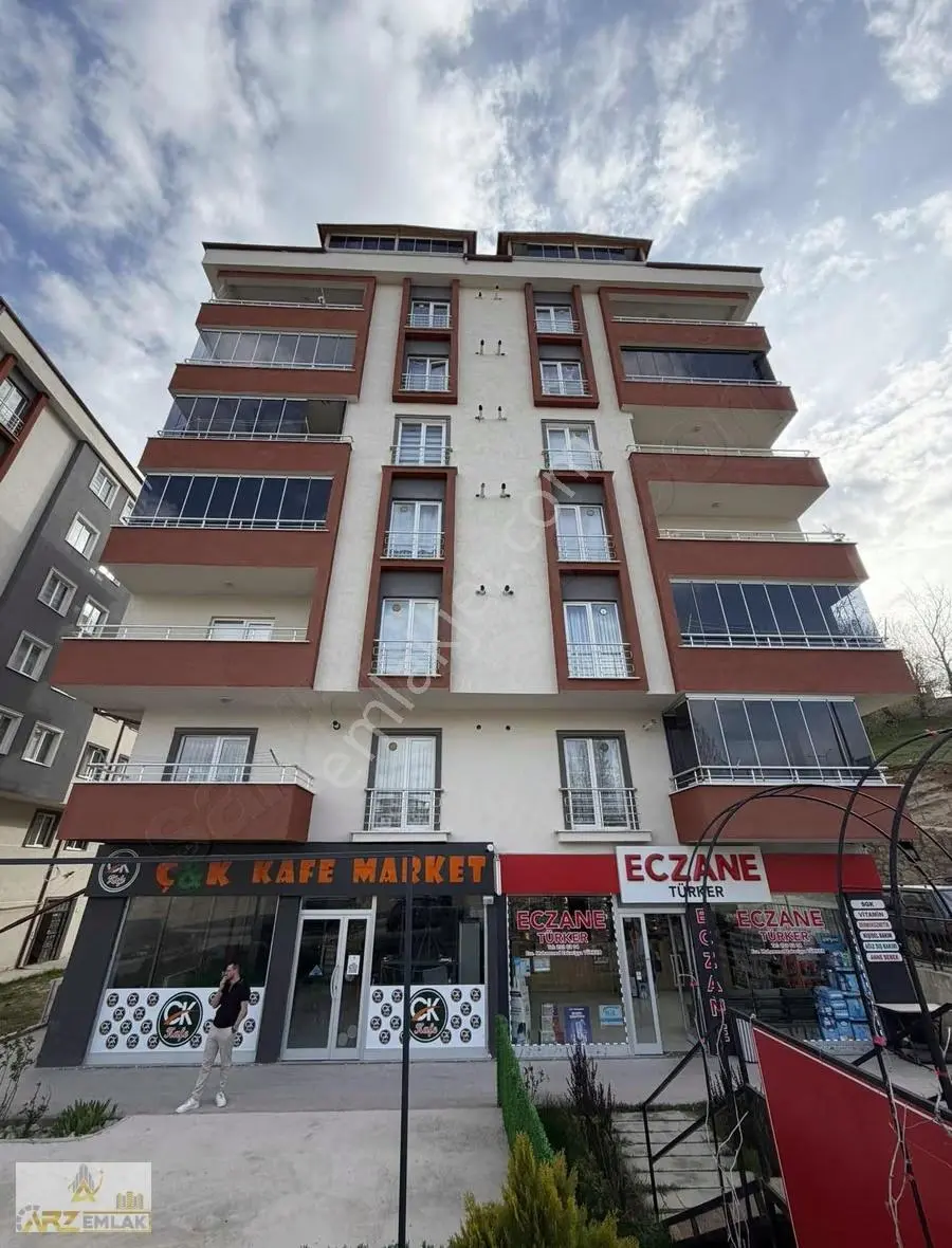 Arz Emlak'tan Yeni Hastane Yanında Kiralık 1+1 Daire