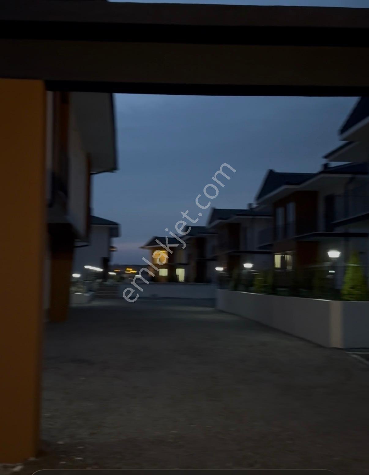 Enez Gülçavuş’ta Güçlendirilmiş Site İçerisinde Havuzlu Satılık Yazlık - Görsel 6