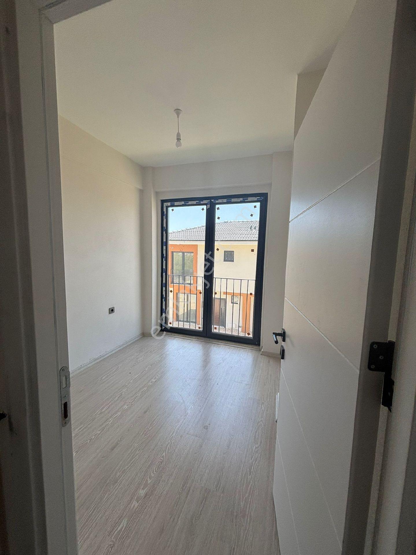 Enez Gülçavuş’ta Güçlendirilmiş Site İçerisinde Havuzlu Satılık Yazlık - Görsel 17