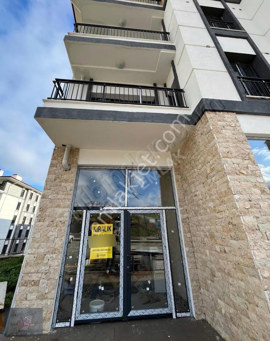 Akgedik Zeki Emlak'tan 4. Etap'ta Satılık 80 M² Dükkan - Görsel 3