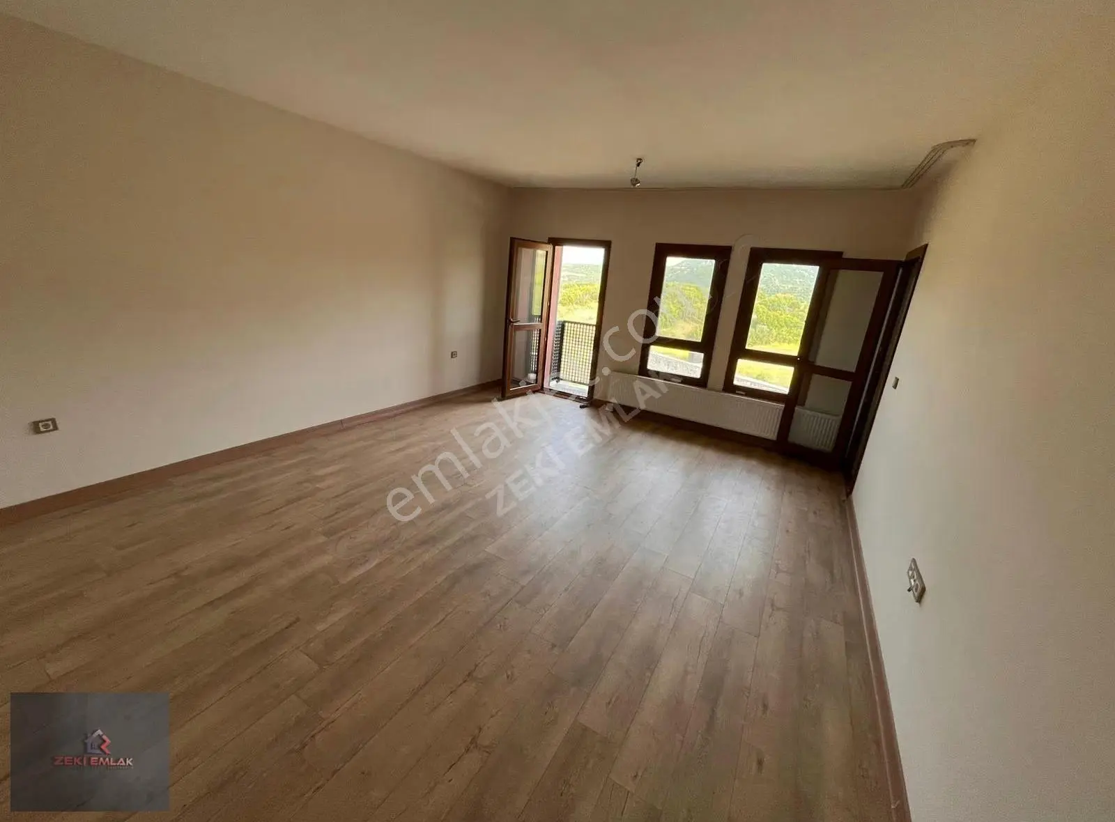 Akgedik Zeki Emlaktan 2.etap Okul Arkasında Kiralık 3+1 Geniş D.