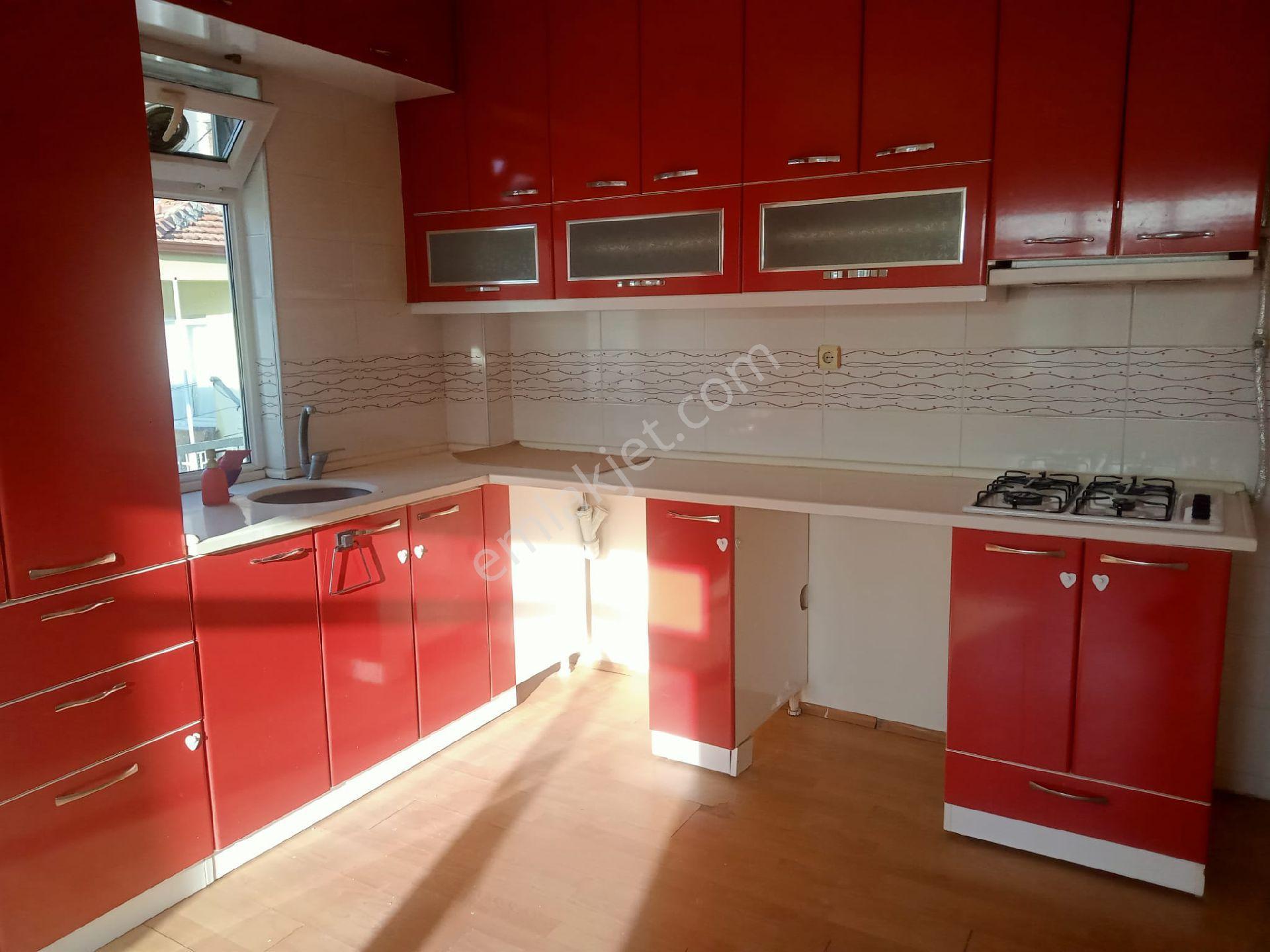 Truva-- Bahçelievler Mah. 1.şenyurt Sokakta 2+1 110 M2 Daire