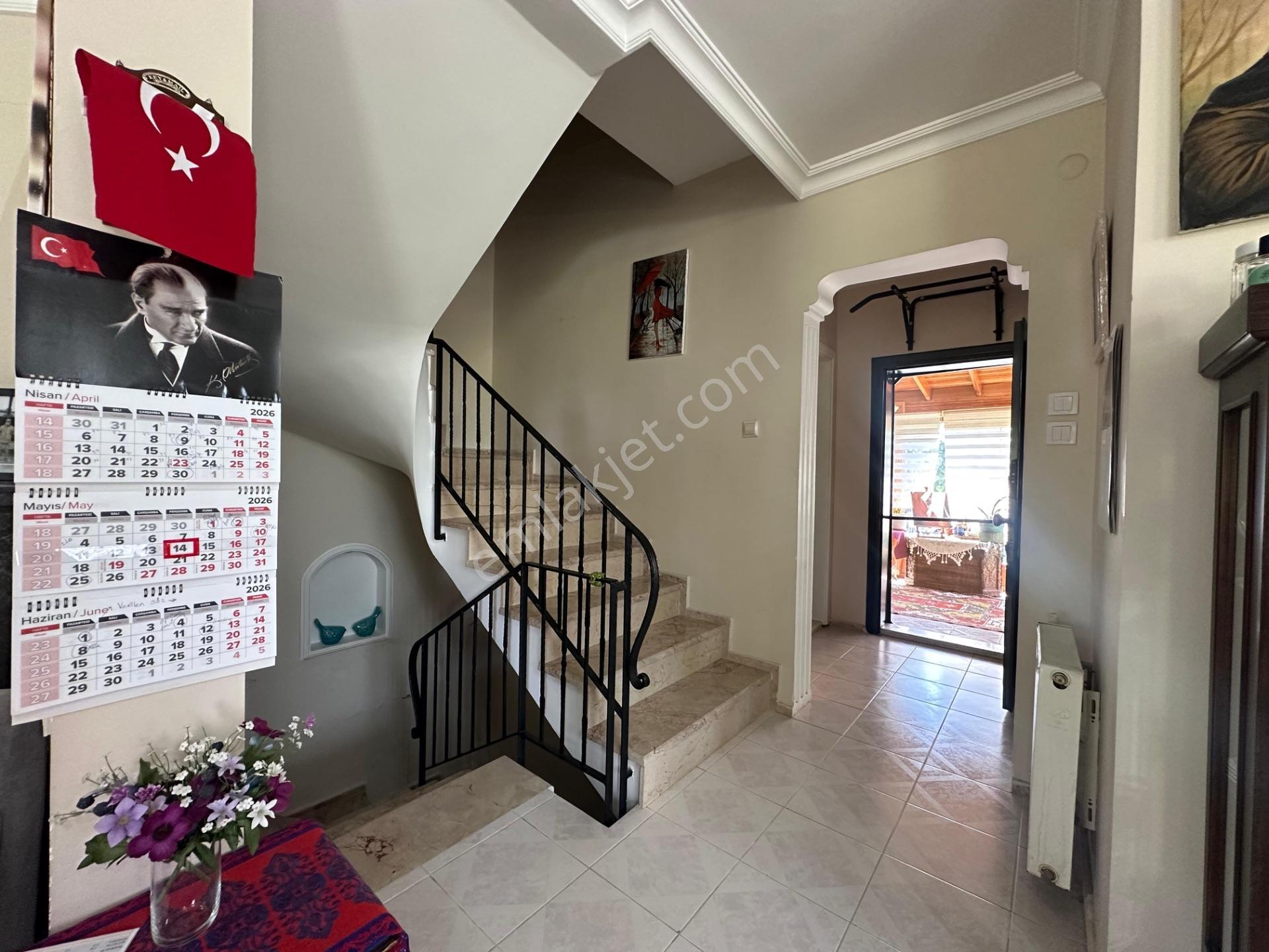 Foçada Satılık 4+1süper Villa - Görsel 8