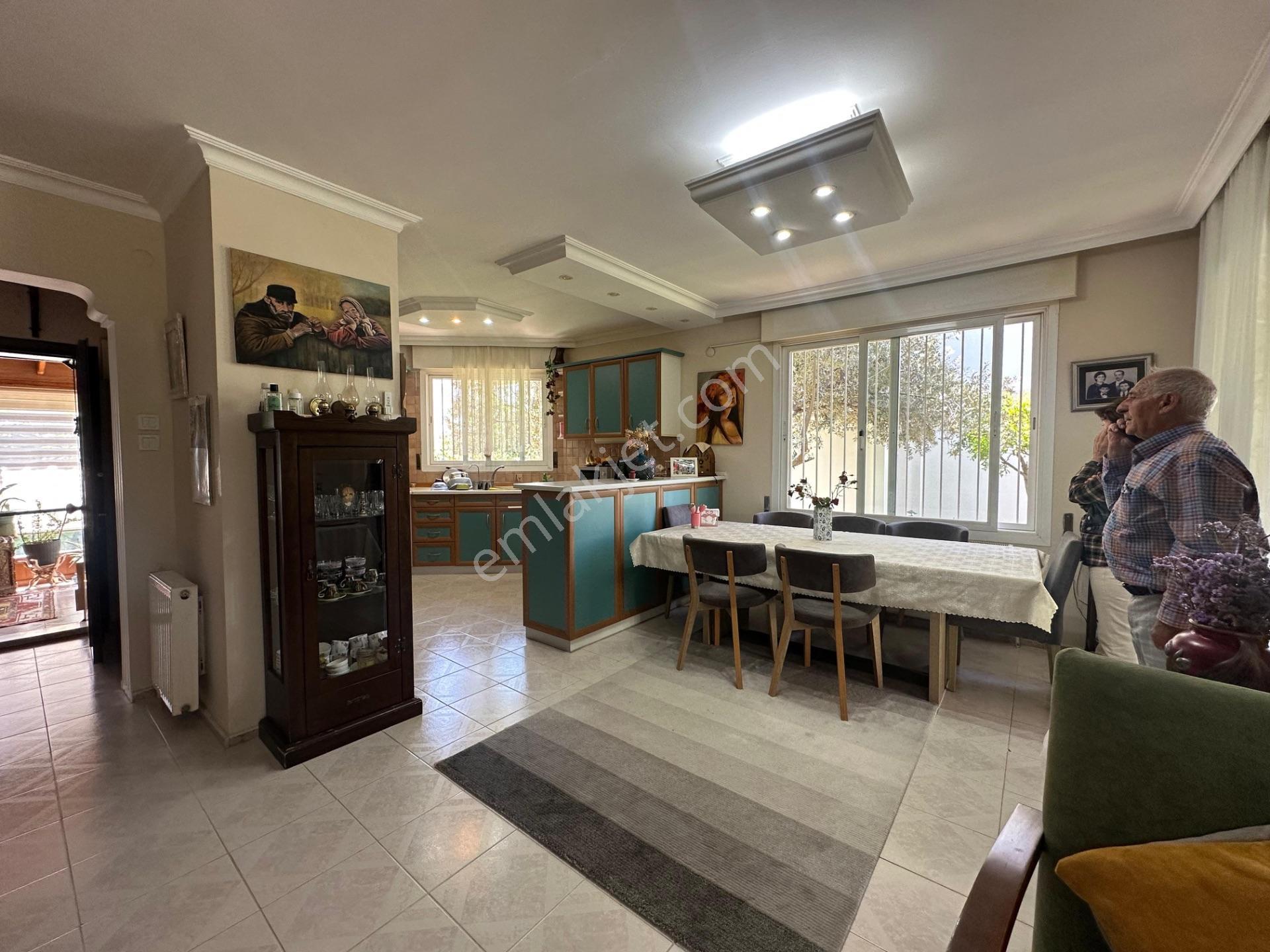 Foçada Satılık 4+1süper Villa - Görsel 23