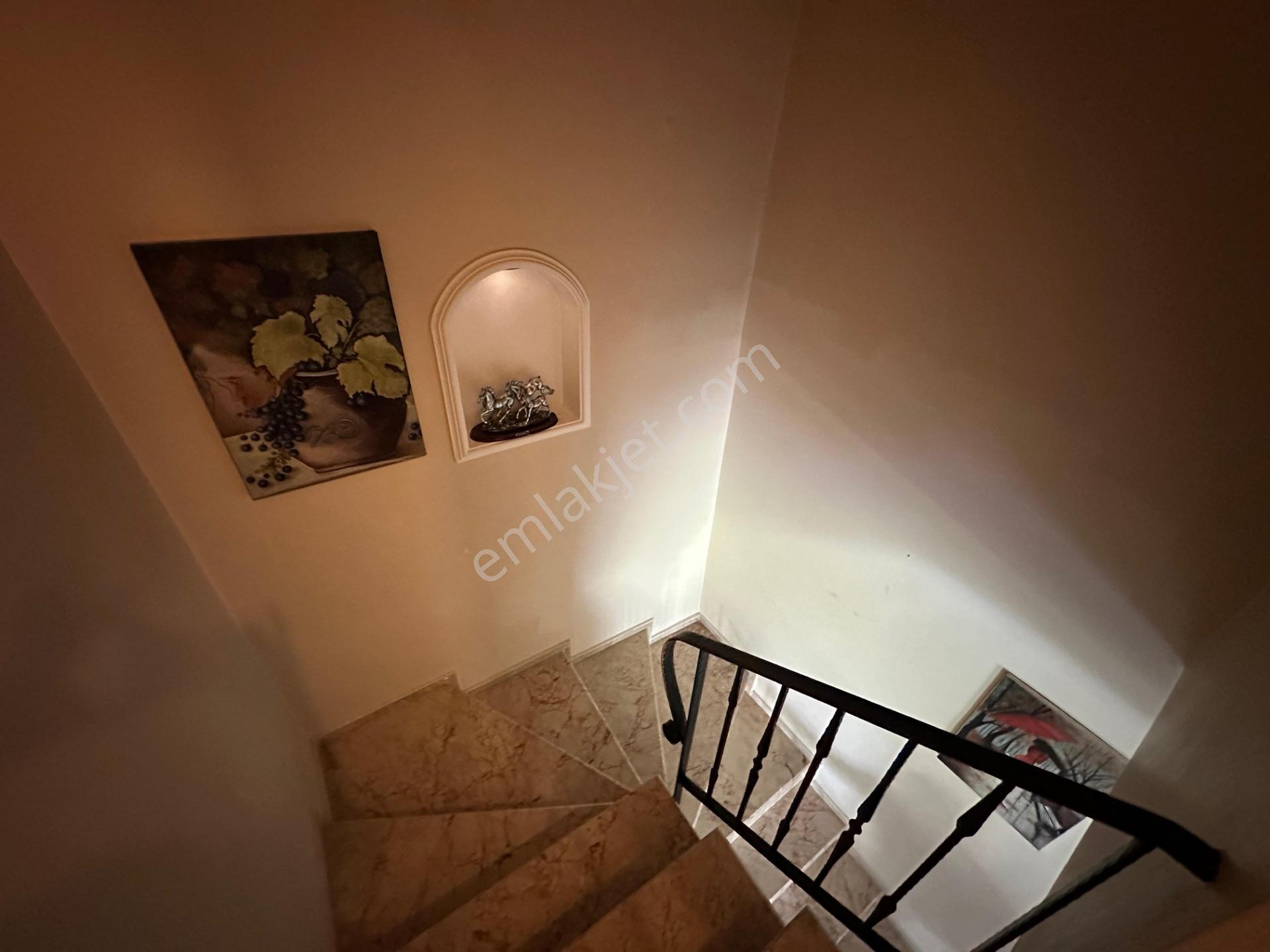 Foçada Satılık 4+1süper Villa - Görsel 15