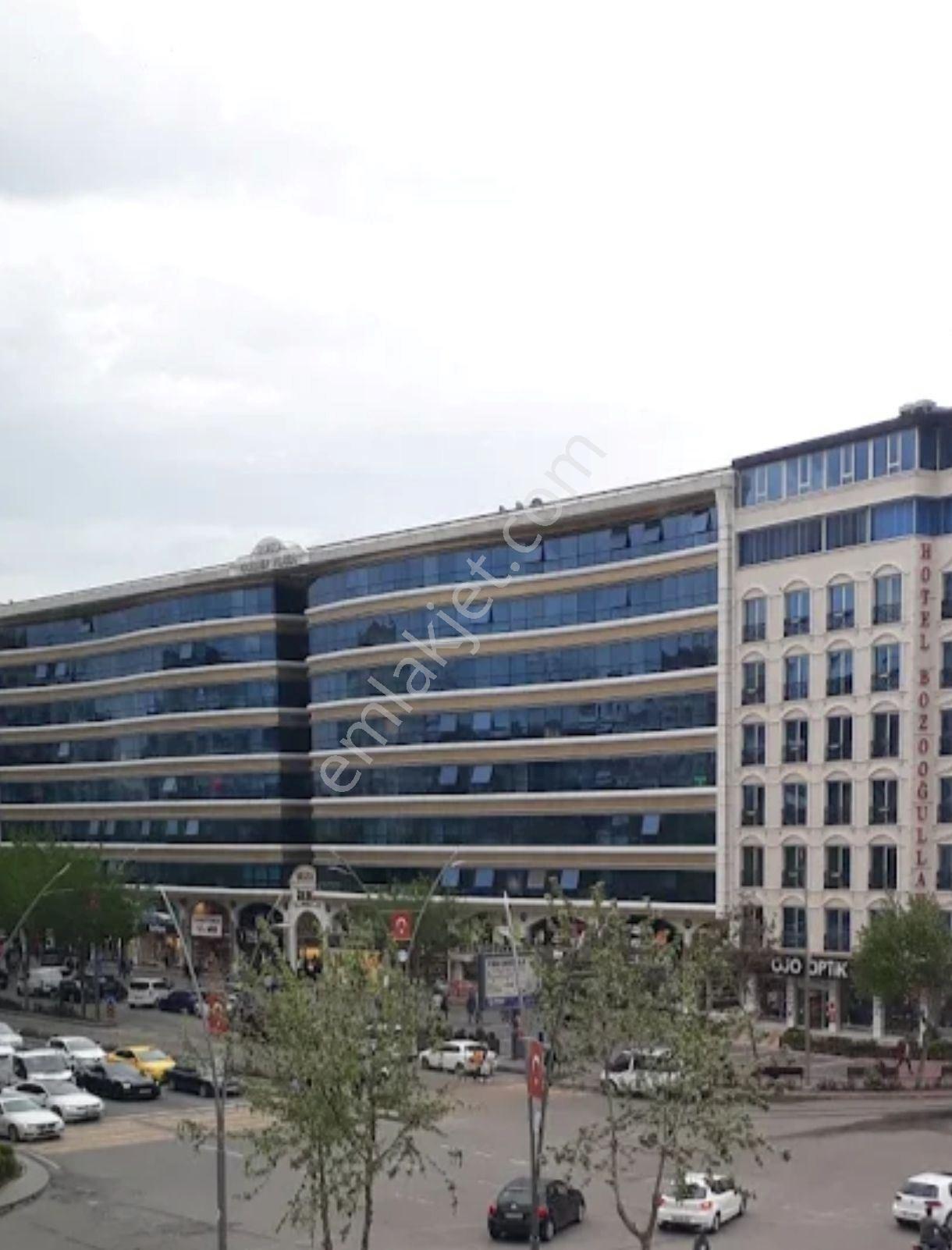Emlak 72 ' Den Golden Plaza' Da Kiralık Ofis