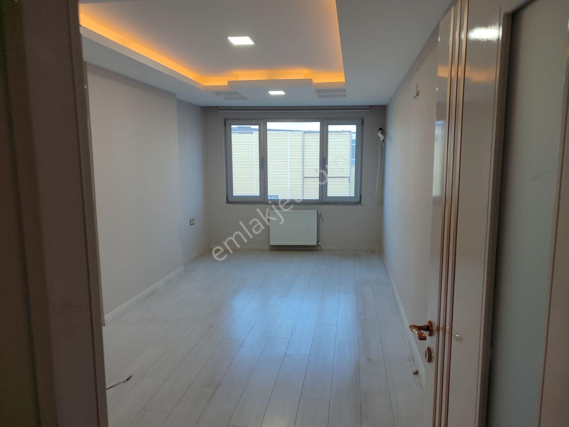 Emlak 72 ' Den Golden Plaza' Da Kiralık Ofis - Görsel 5