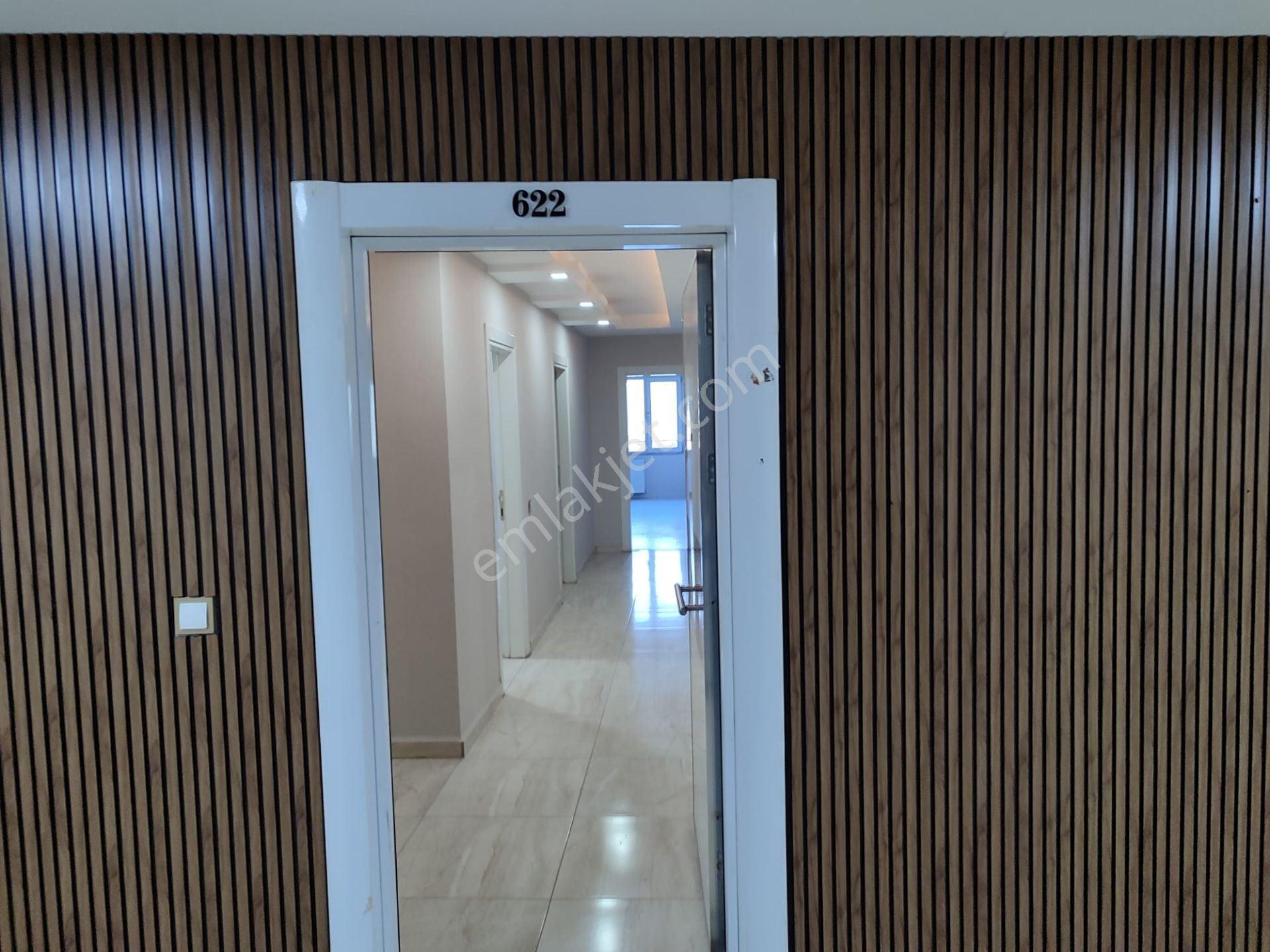 Emlak 72 ' Den Golden Plaza' Da Kiralık Ofis - Görsel 11