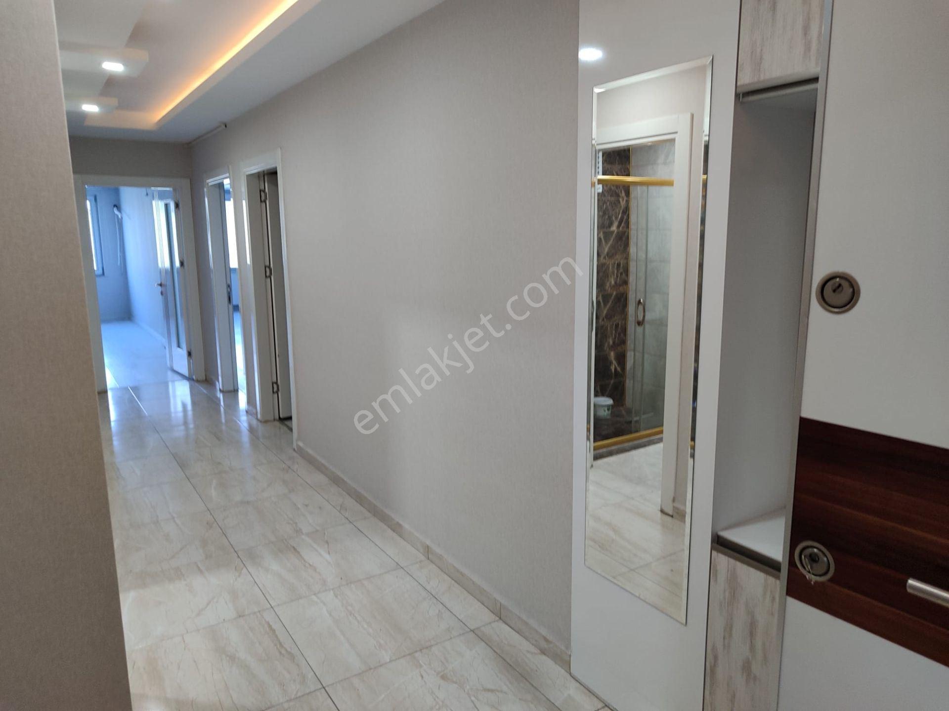 Emlak 72 ' Den Golden Plaza' Da Kiralık Ofis - Görsel 3