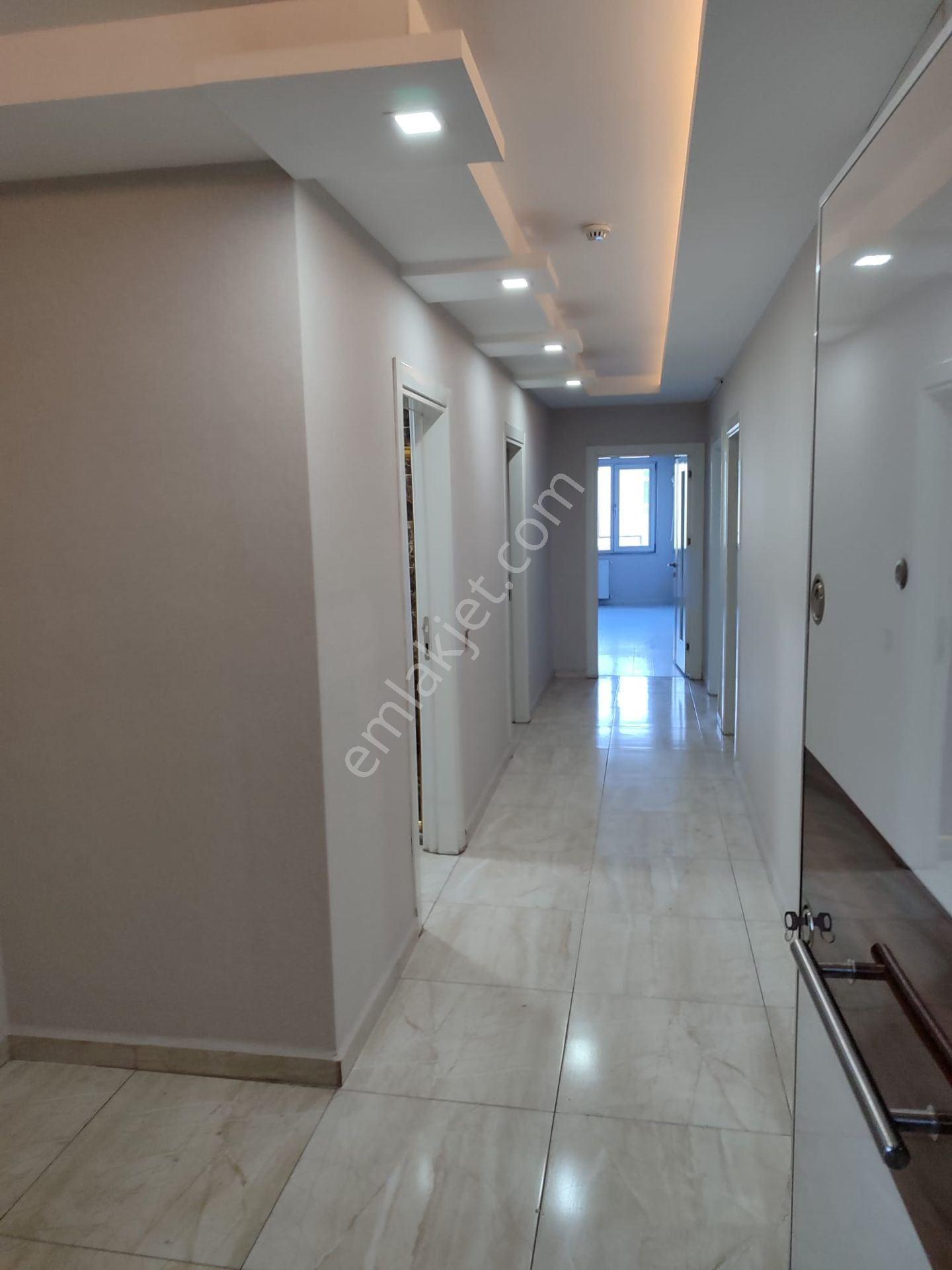 Emlak 72 ' Den Golden Plaza' Da Kiralık Ofis - Görsel 2
