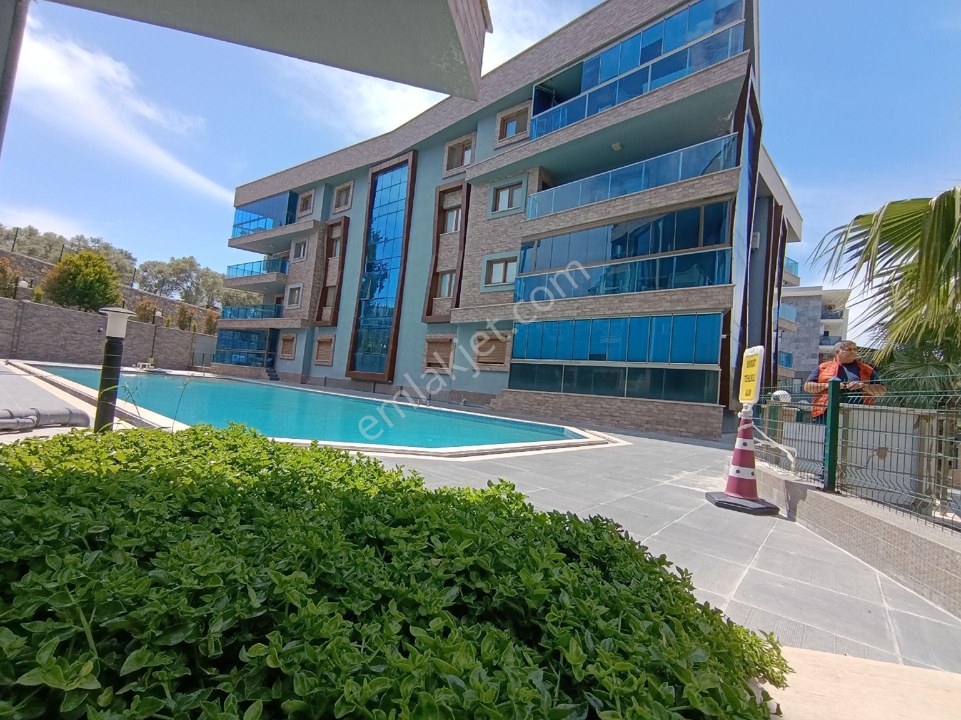 Kuşadası Değirmendere'de Yüzme Havuzlu Site İçinde 3+1 Kiralık Daire - Görsel 3