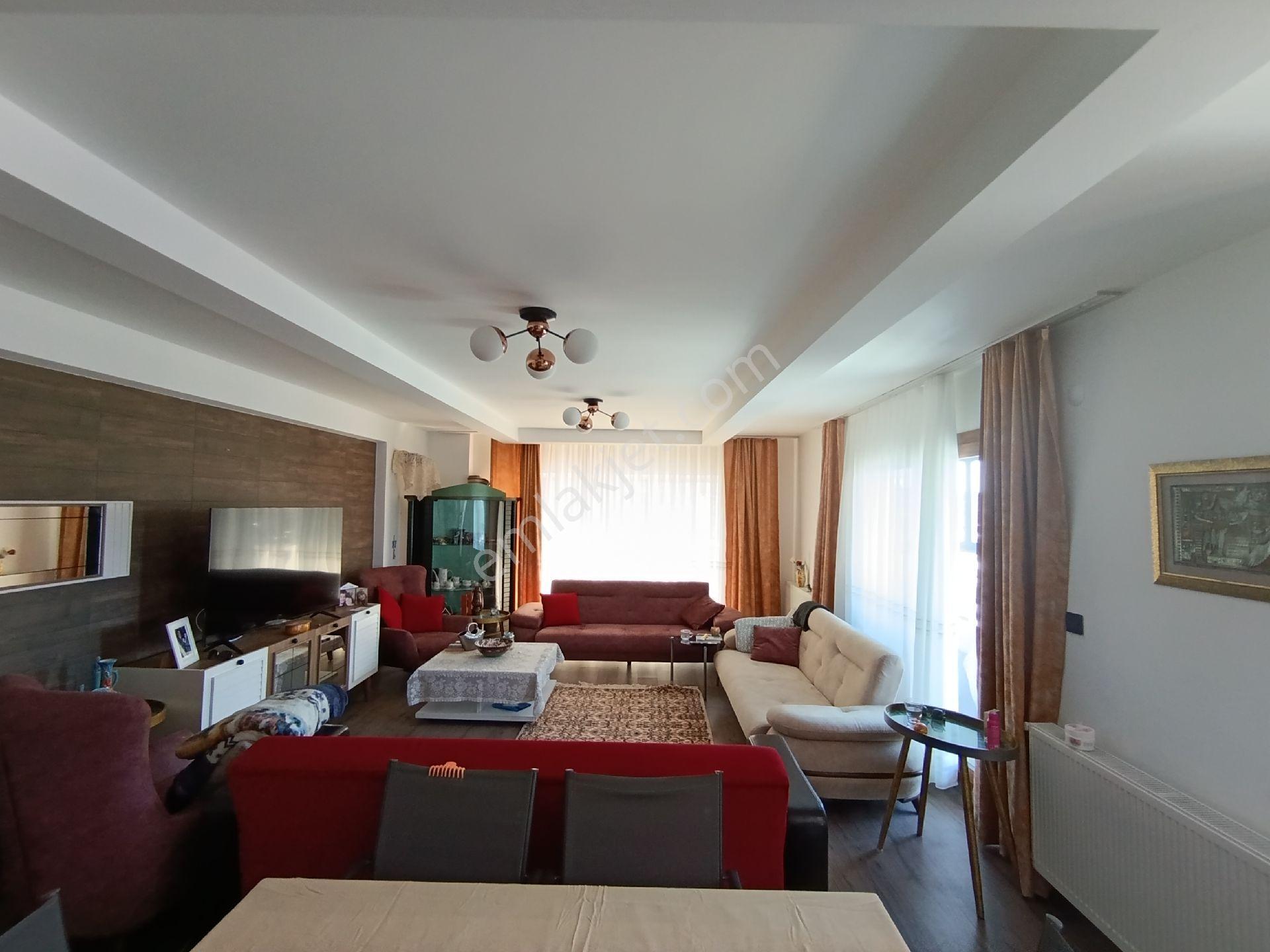 Kuşadası Değirmendere'de Yüzme Havuzlu Site İçinde 3+1 Kiralık Daire - Görsel 21