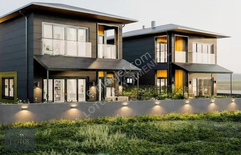 İzmit Merkezde Havuzlu Doğa Manzaralı 200m2 Bahçeli Lüks Villa
