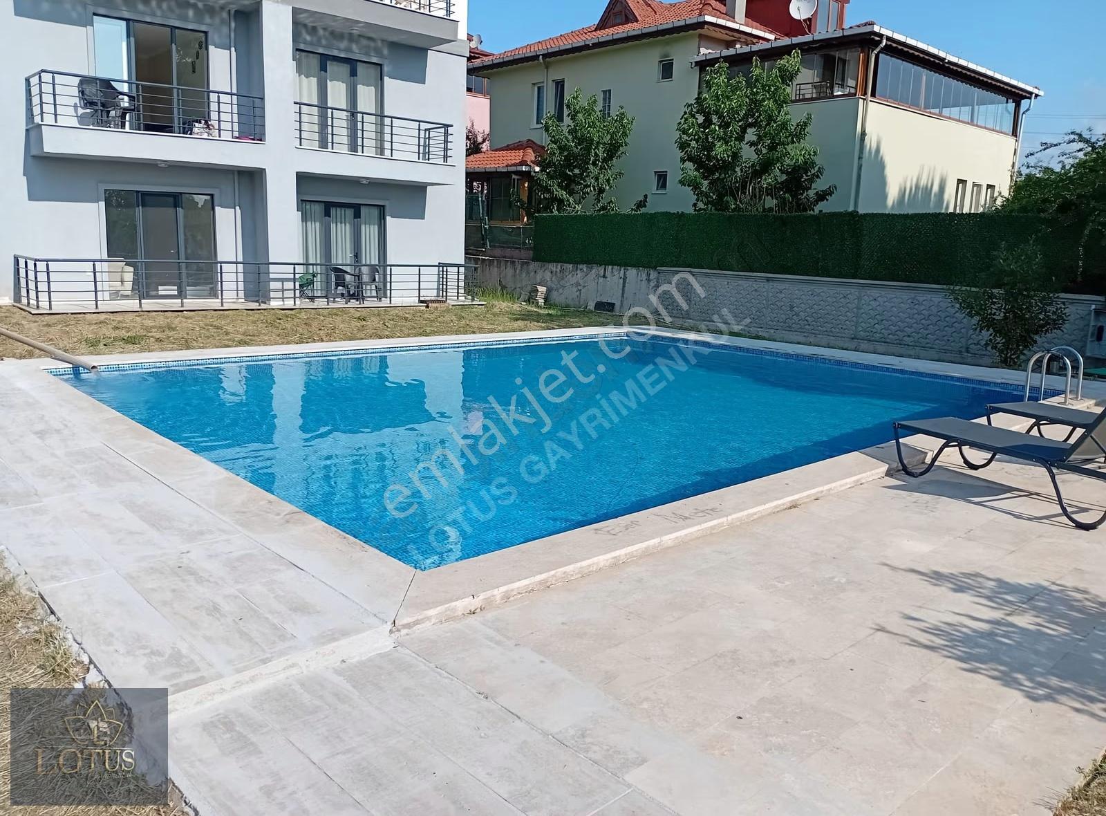 Yeniköy Merkez Havuzlu Otoparklı Site İçinde 3+1 Çatı Dubleks