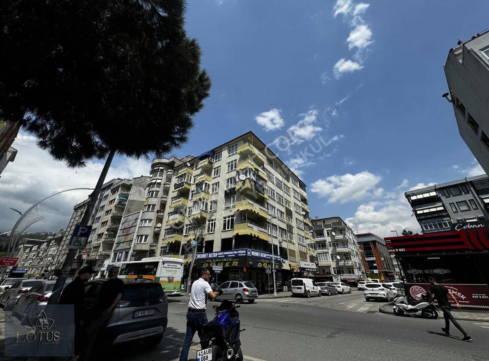 İzmit Leyla Atakan Caddesi 3+1 Arakat Bakımlı Kiralık Daire