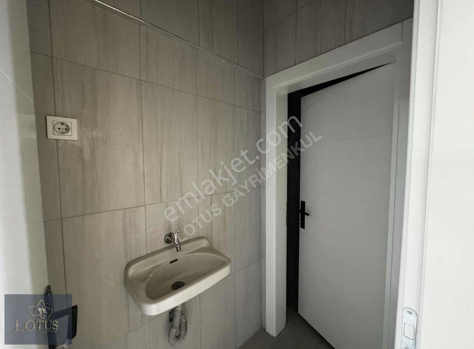İzmit Leyla Atakan Caddesi 3+1 Arakat Bakımlı Kiralık Daire - Görsel 11