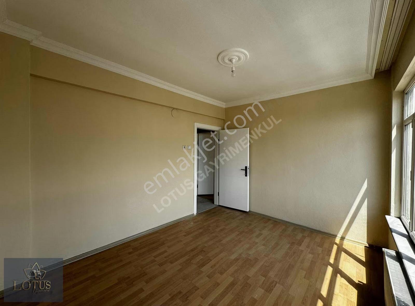 İzmit Leyla Atakan Caddesi 3+1 Arakat Bakımlı Kiralık Daire - Görsel 3