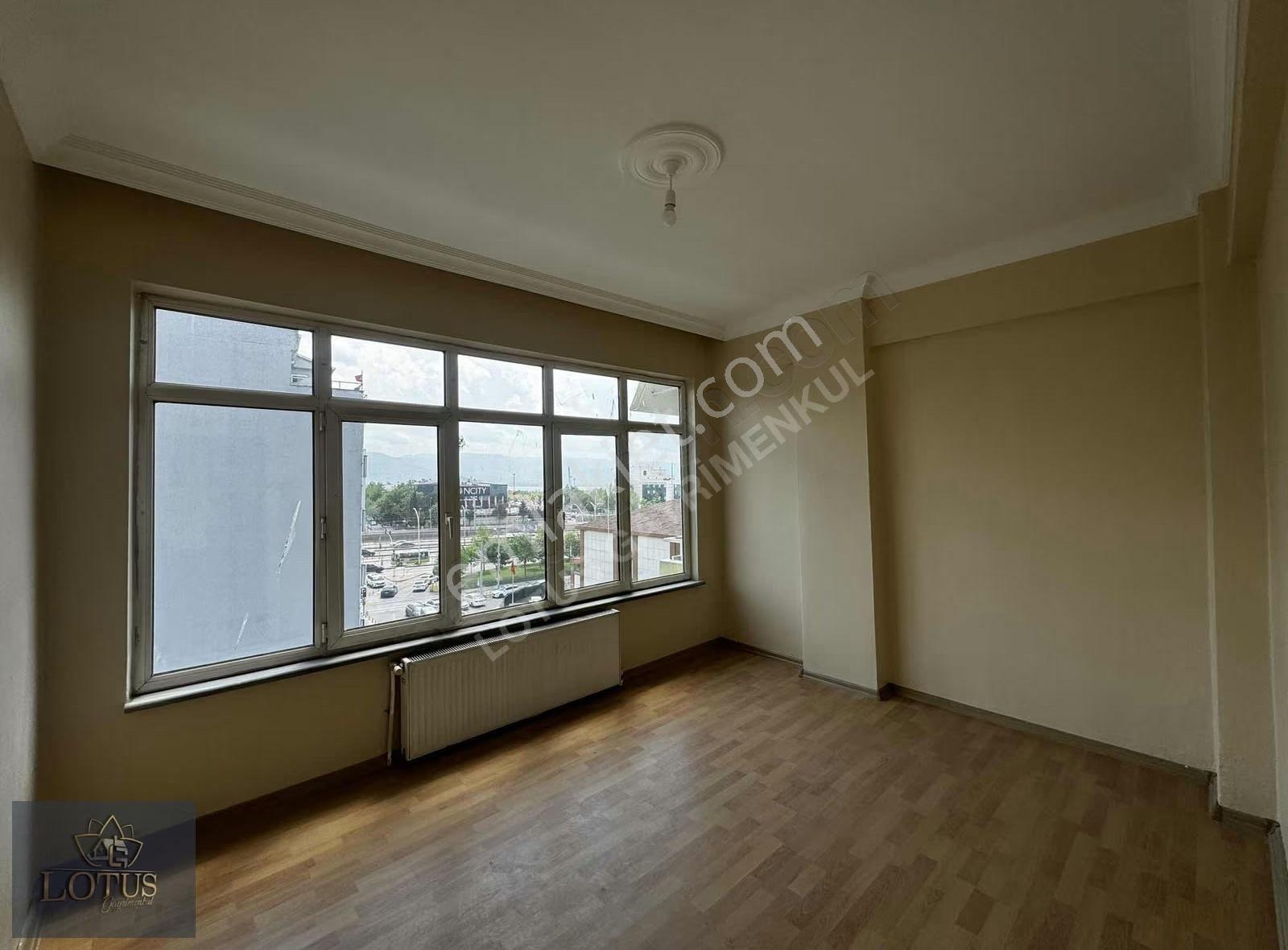 İzmit Leyla Atakan Caddesi 3+1 Arakat Bakımlı Kiralık Daire - Görsel 34
