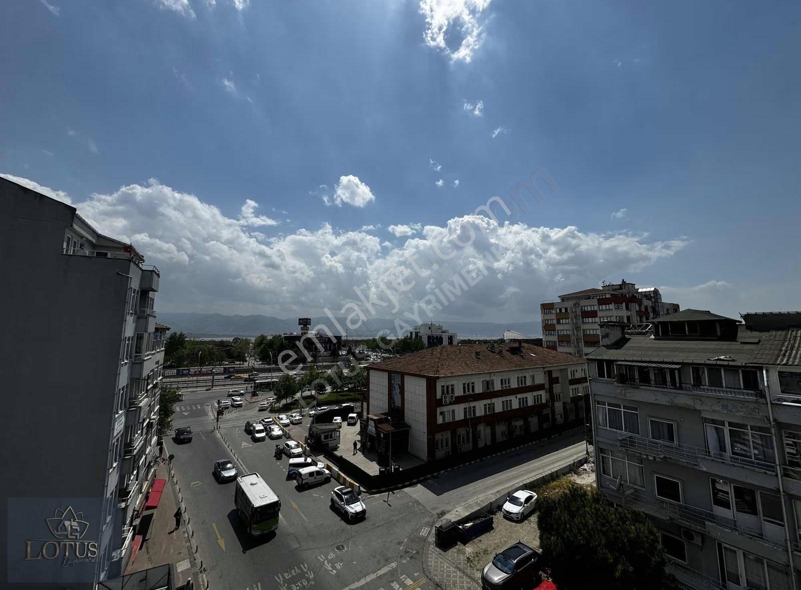 İzmit Leyla Atakan Caddesi 3+1 Arakat Bakımlı Kiralık Daire - Görsel 30