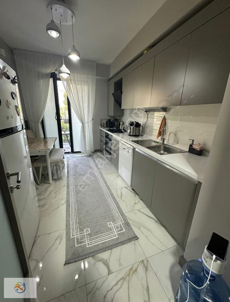 Zeytinburnu Meydan Evlerinde 2+1 Bahçe Katı Satılık Daireler - Görsel 21