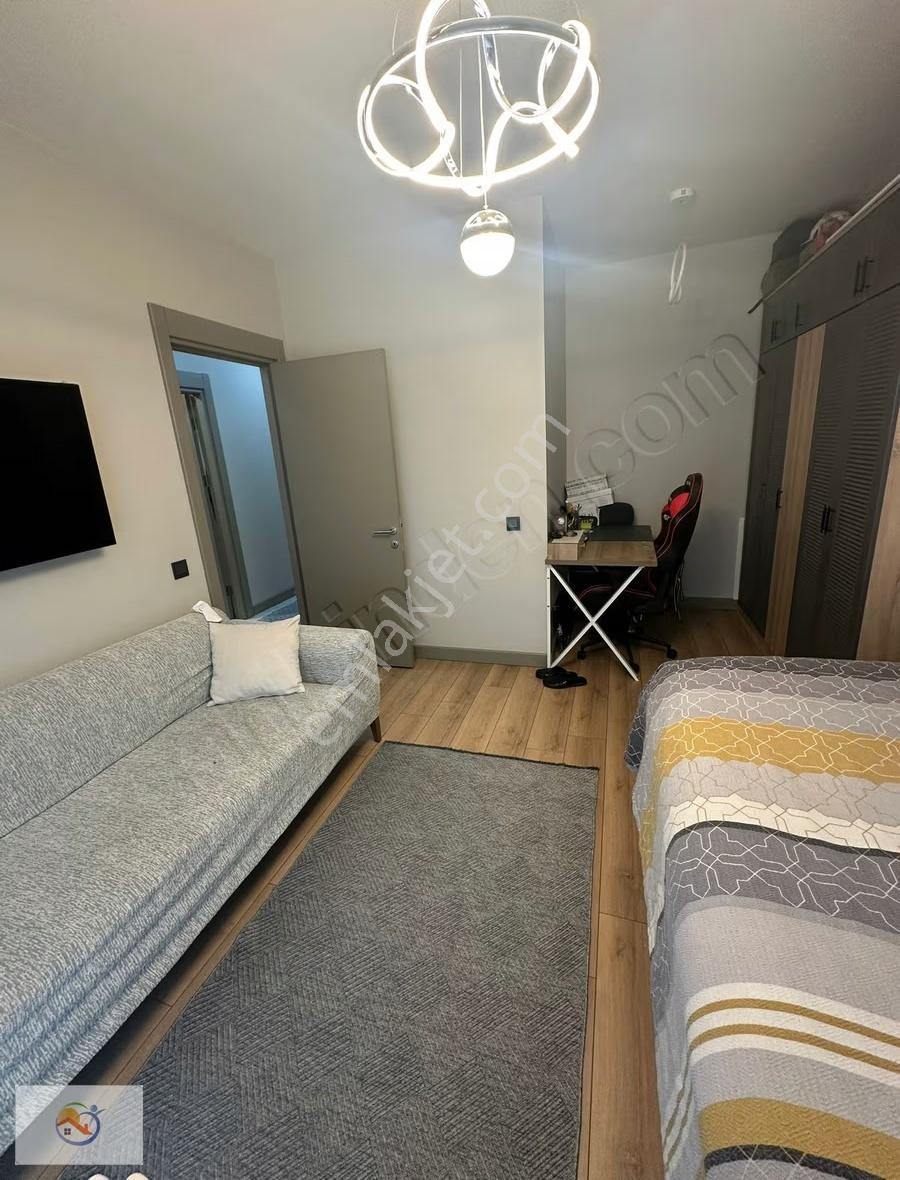 Zeytinburnu Meydan Evlerinde 2+1 Bahçe Katı Satılık Daireler - Görsel 11