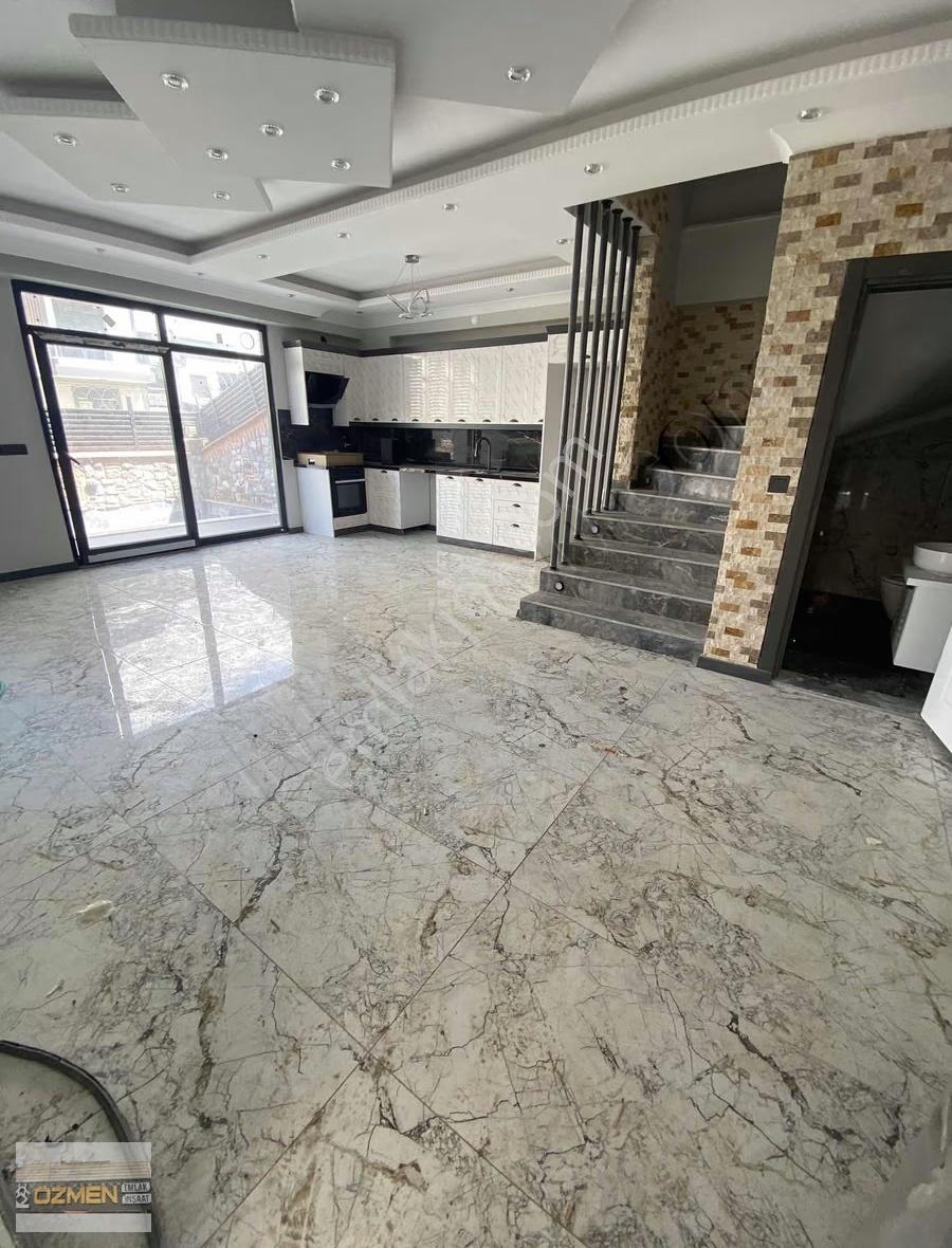 Kocaali Alandere'de Sıfır, Havuzlu, 4+1 Tripleks Villa Kiralık! - Görsel 14