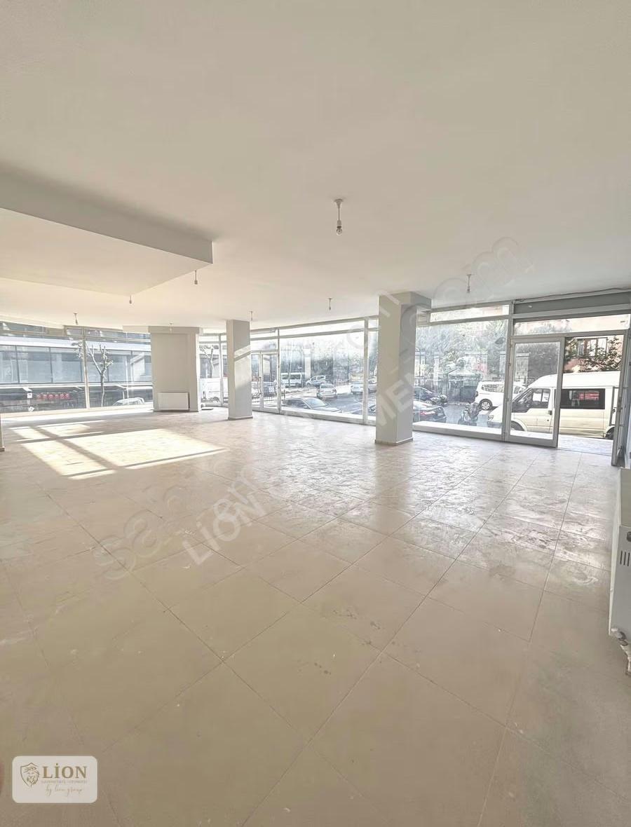 Beylikdüzü Yakuplu'da 330m² Vitrin Cepheli Kiralık İş Yeri - Görsel 4