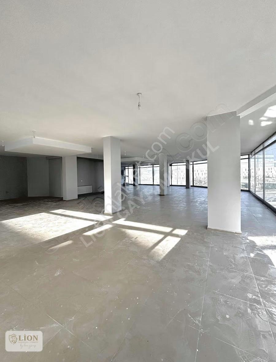 Beylikdüzü Yakuplu'da 330m² Vitrin Cepheli Kiralık İş Yeri - Görsel 5