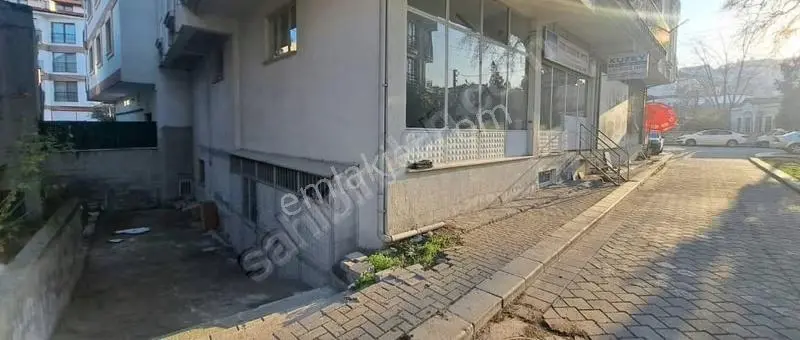 Topraklık'ta 180 M2 Kiralık Dükkan