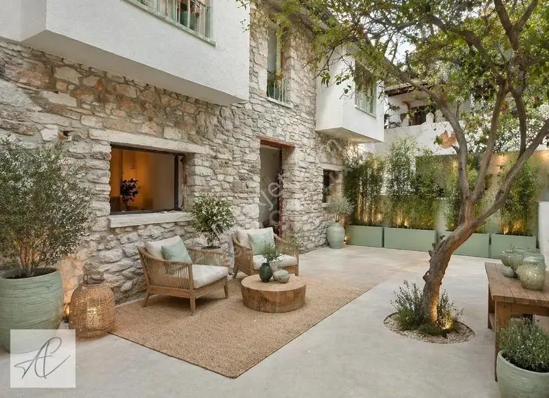 Marina Ve Kale Manzaralı Yenilenmiş Otantik Bodrum Taş Evi