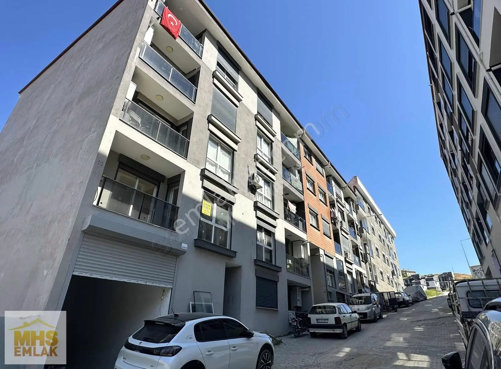 Seferihisar'da Satılık Kapalı Otoparklı Balkonlu 1+1 Daire - Görsel 3