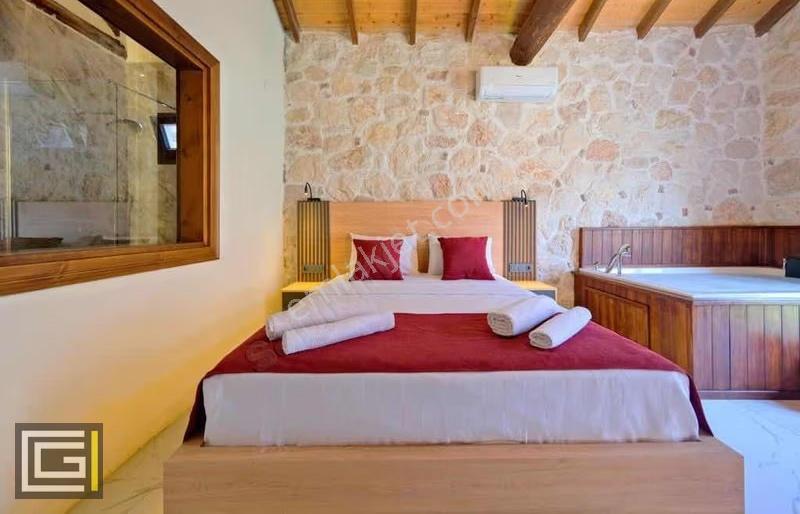 Fethiyede Uzun Dönem Kiralık 2+1 Eşyalı Havuzlu Otoparklı Villa - Görsel 18