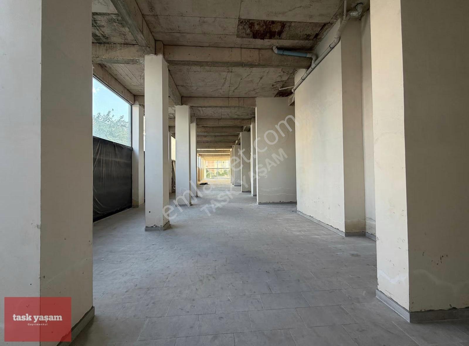 Tuzla Mimarsinan Mahallesinde Cadde Üzeri 1000 M2 Kiralık Dükkan - Görsel 2