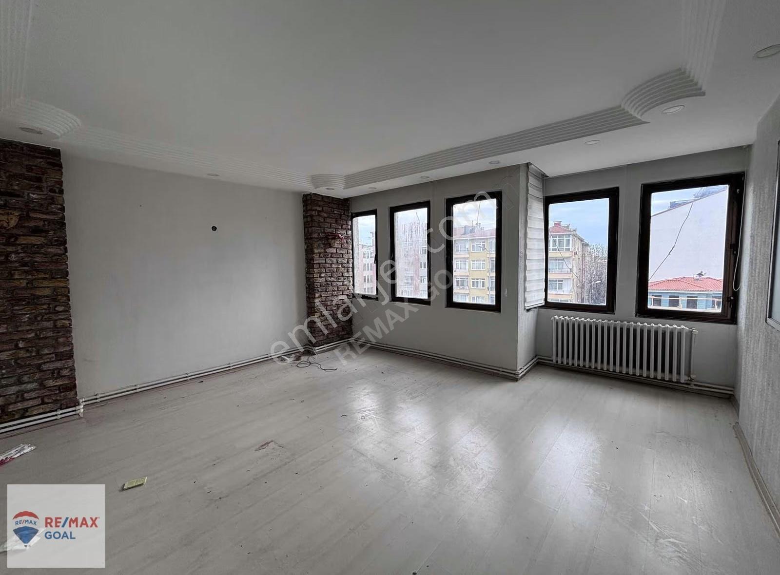 Taşköprü Caddesi'nde Tabela Değeri Olan Kiralık Ofis - Görsel 3