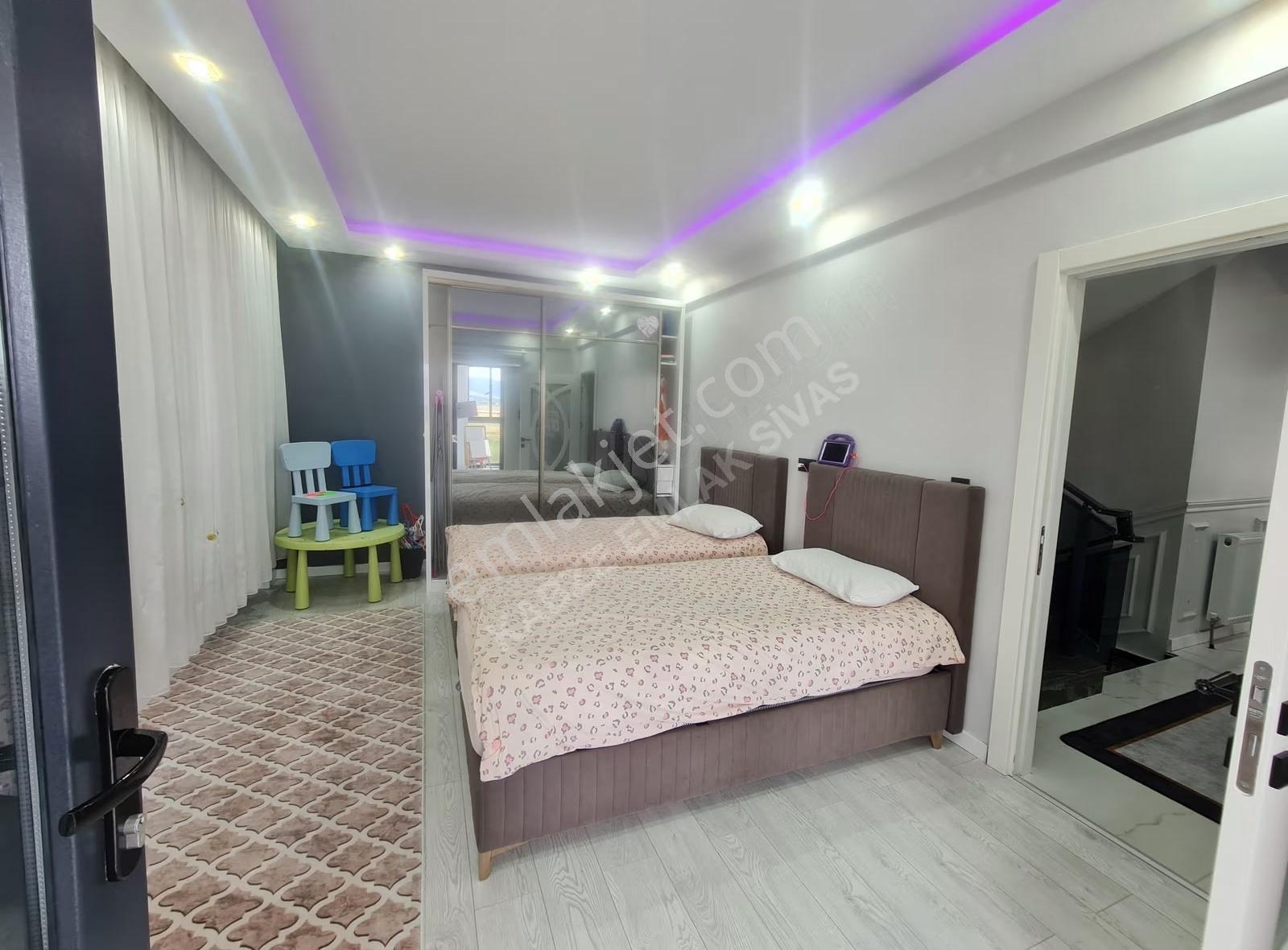 Kabze Emlaktan Sivas Karşıyaka Mh'de Köşe Başı Satılık Villa..! - Görsel 7